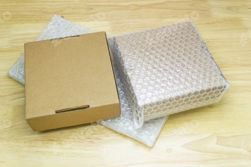 Preview: bubble wrap, for protection product cracked or insurance During transit isolated and white backgroun