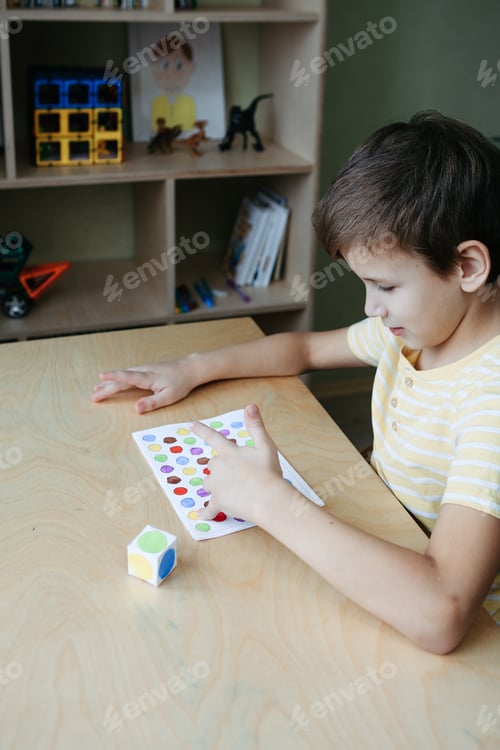 Preview: Child playing diy dot game for fingers