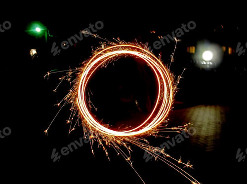 Preview: Drawing circles in the air with sparklers