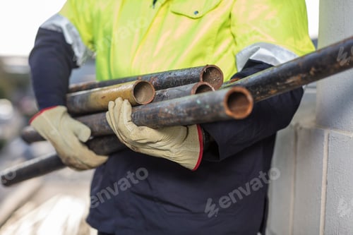 Preview: South Africa, Cape Town, Builder holding pipes
