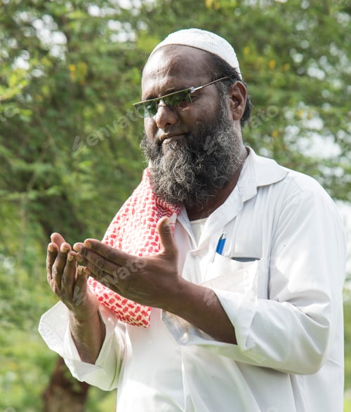 Preview: Portrait of Indian muslim man