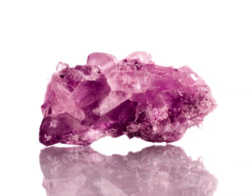 Preview: Close-up of a semi-precious stone crystal on a white background with reflection.