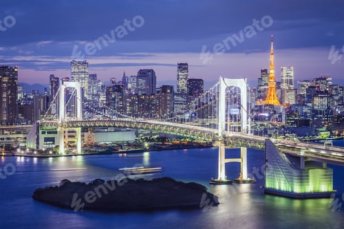 Aperçu: Tokyo, Japan Skyline And Cityscape At Tokyo Bay.