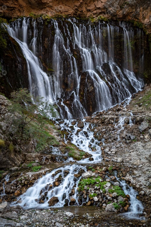 Vista previa: Located in Aladaglar National Park, it is Turkey's largest waterfall. Kapuzbasi waterfalls.