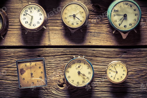 Preview: Vintage clocks on the wall
