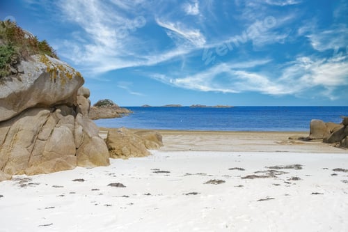 Preview: Callot island in Brittany, beach in a creek