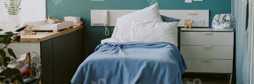 Preview: Well-manicured Hospital Room with Bed and Accessories