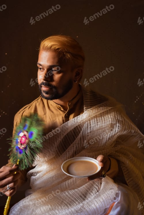 Preview: Portrait of indian man holding a peacock feather-scopio-2da580f2-f45f-42f6-8212-496197051e61