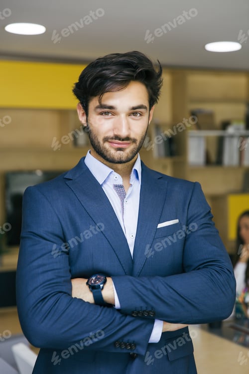 Preview: Young business man in the office