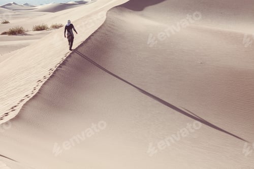 Preview: Hike in desert