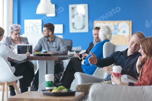 Preview: Employees on a lunch break
