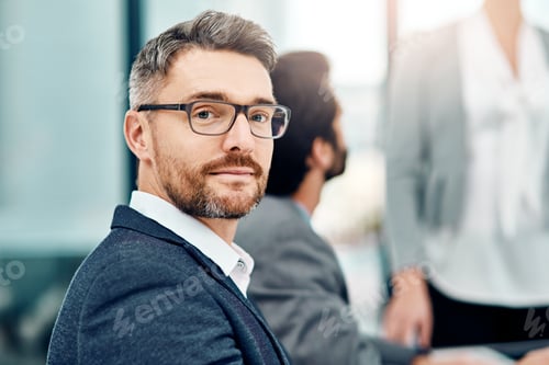 Preview: Portrait of a businessman in the office with his colleagues in the background