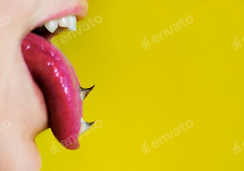 Preview: Vampire kiss, spikes on a tongue