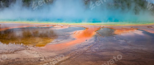 Preview: USA, Wyoming, Yellowstone National Park, Grand Prismatic Spring with puffy clouds
