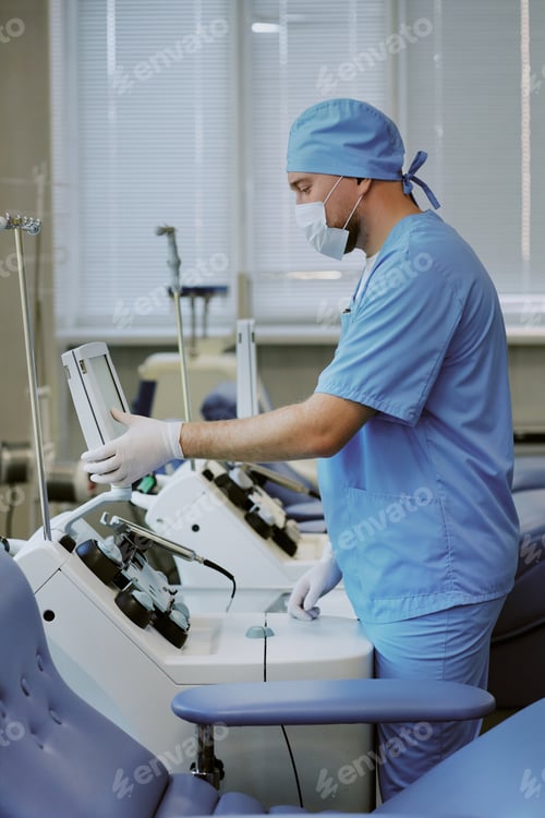 Preview: Technician operates medical equipment in a hospital