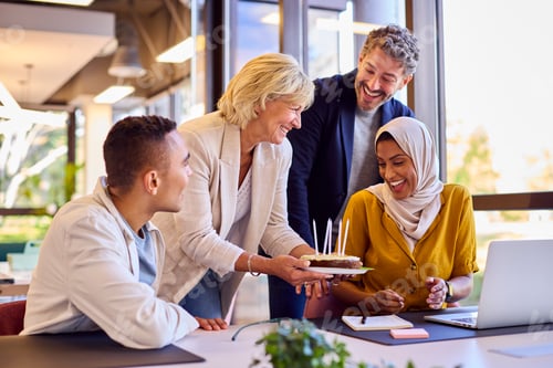 Preview: Staff Celebrating Birthday Of Female Colleague Wearing Headscarf In Office With Cake