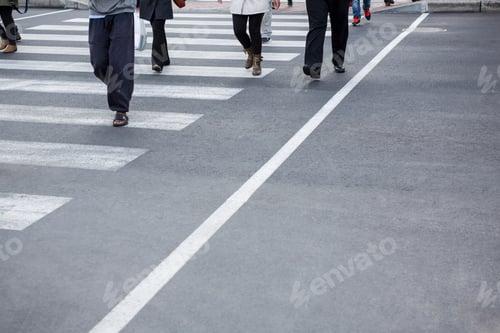 Preview: Pedestrians crossing the road