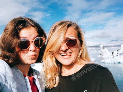 Preview: Two girl friends selfie