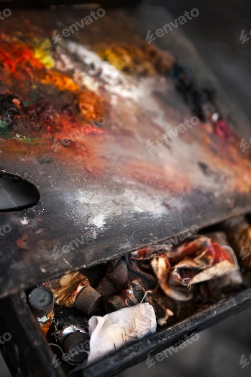 Preview: Close up of a painter palette