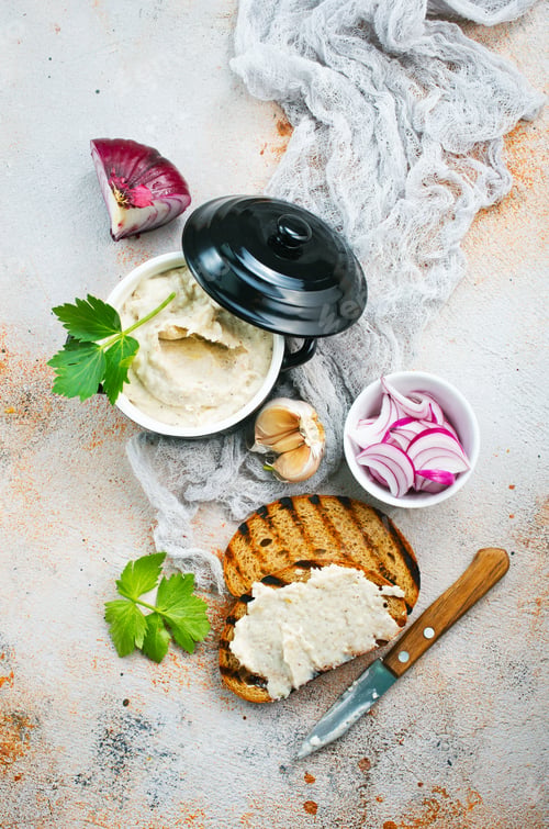 Preview: lard with garlic