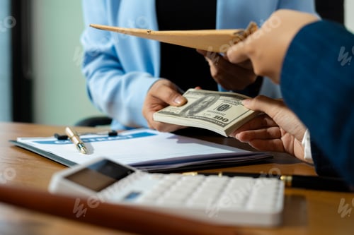 Preview: Lawyer accepts money, bribes businessman for partner in corruption in workplace.