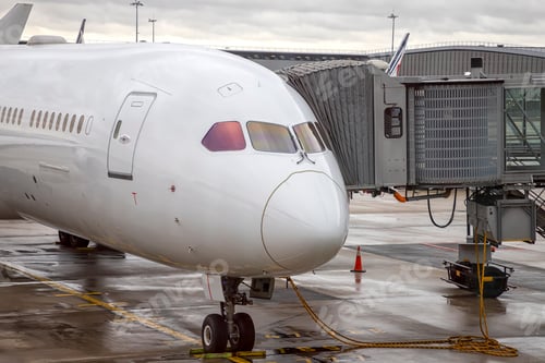 Preview: Airplane waits people for transport