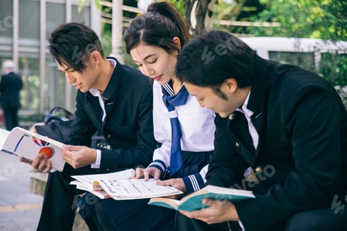 Preview: Japanese students meeting outdoors