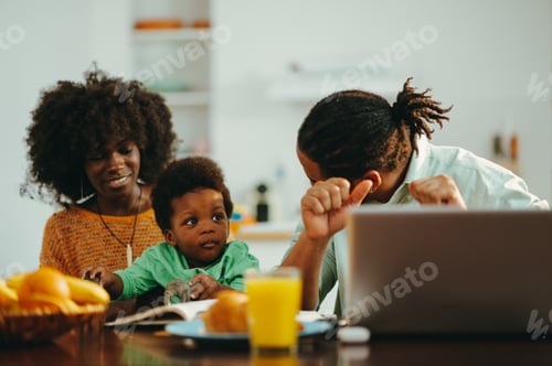 Preview: A contemporary african american family at the breakfast table in the morning.