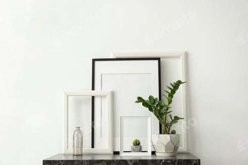 Preview: Mockup of blank frame and houseplant on table