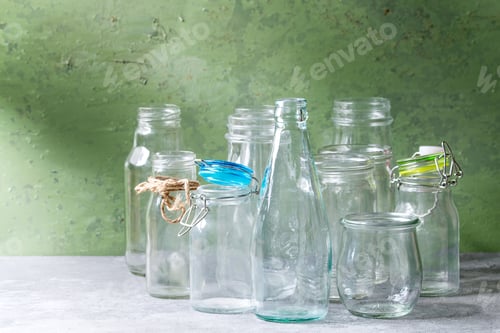 Preview: Empty glass bottles