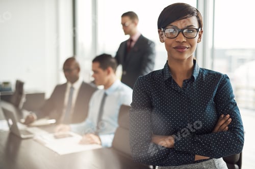 Vista previa: Confident young African businesswoman