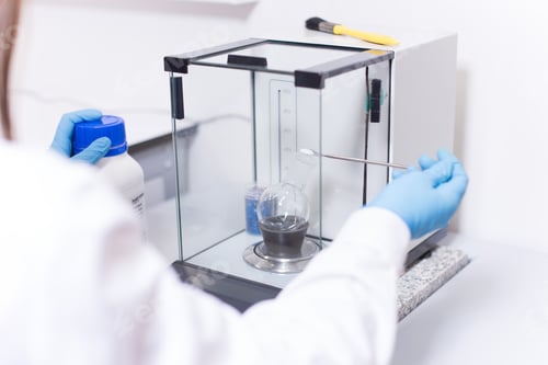 Preview: Scientist in lab