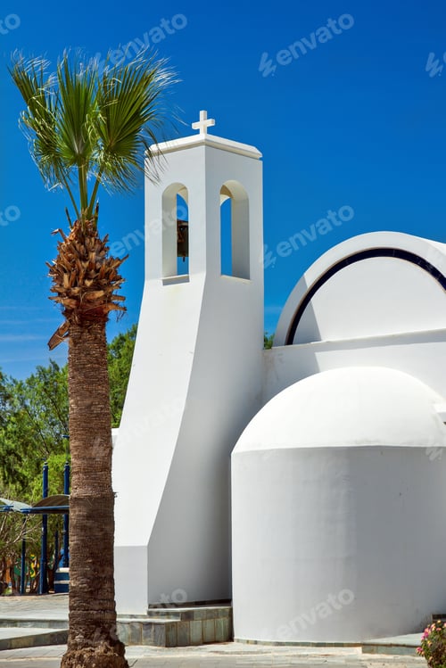 Preview: White church next to a palm tree