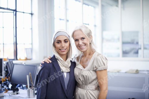 Preview: Portrait of young and mature businesswomen in office