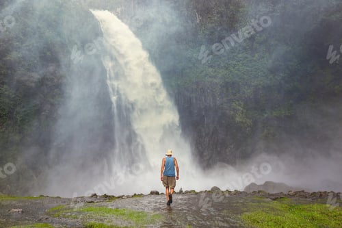 Preview: Waterfall in Ecuador