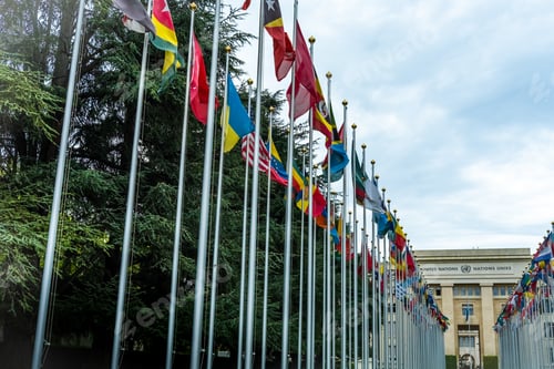Preview: entrance of the UN headquarters, where international political debates take place.