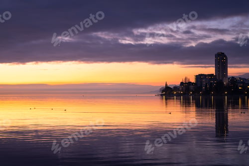 Preview: Cloudy sunset over the Geneva Lake in Montreux