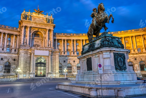 Preview: The Prinz Eugen Statue with part of the Hofburg