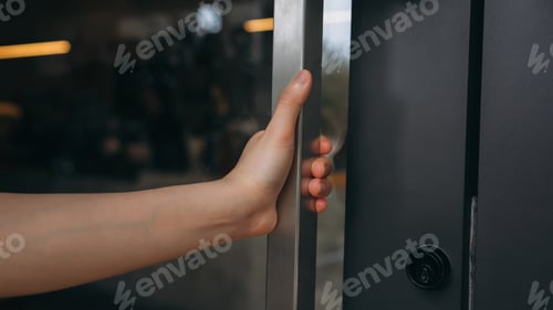 Preview: Close-up of hand opening a door, metaphor for welcome.