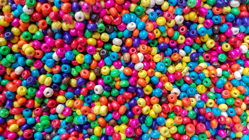 Preview: Colorful beads in boxes