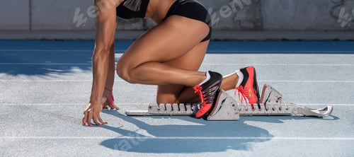 Preview: woman starting position on running track