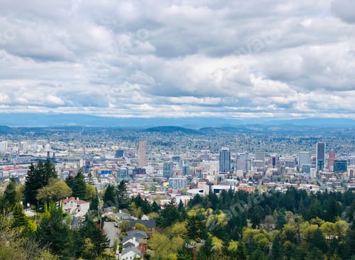 Preview: City view of Portland Oregon with cloudy sky