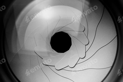 Preview: Greyscale shot of Sigma USA lens