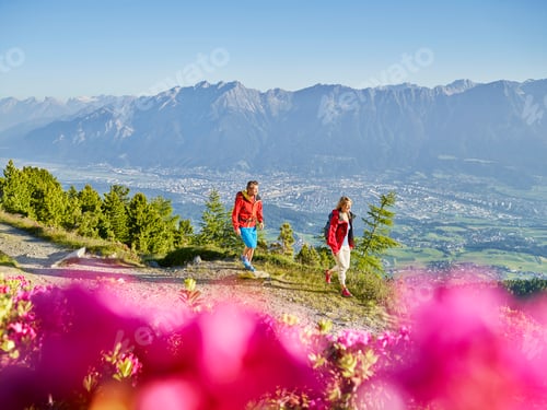 Preview: Austria, Tyrol, Couple hiking the Zirbenweg at the Patscherkofel