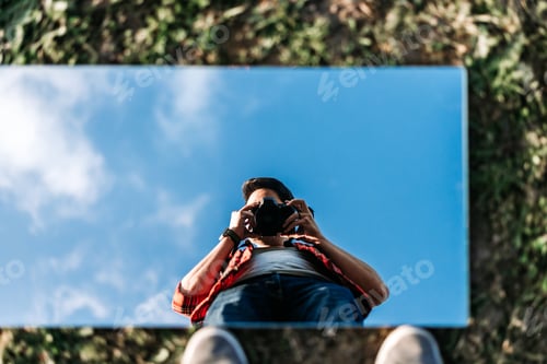 Preview: Young photographer taking a selfie
