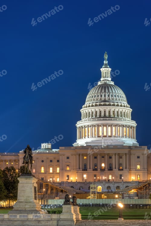 Preview: The illuminated United States Capitol in Washington DC