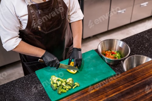 Preview: Cutting bell pepper