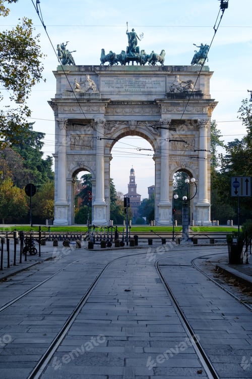 Preview: Arco della Pace in Milan, Italy