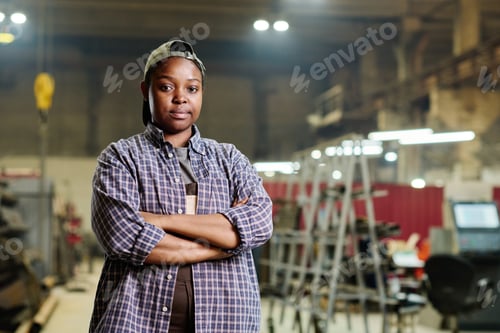 Preview: Industrial worker working at plant