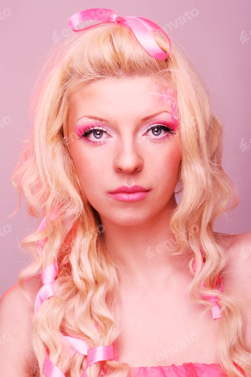Preview: Blond Girl Like A Doll